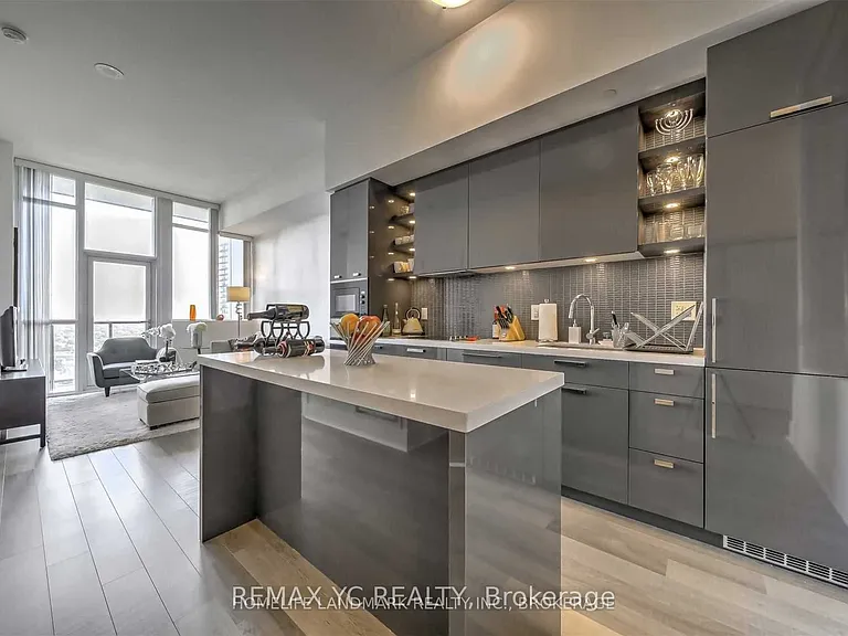 32 Davenport Rd #2306 — Photo 8