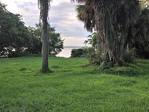 4th image of 2025 Marsh Cove Ln