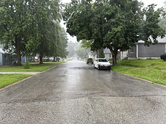 5th image of 909 N Park St