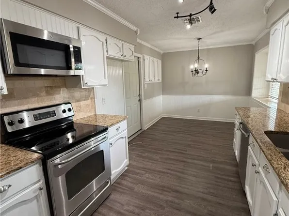 705 Chaparral Dr, Victoria, TX 77905