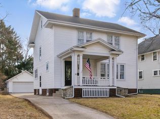 859 N 13th St, Manitowoc, WI 54220