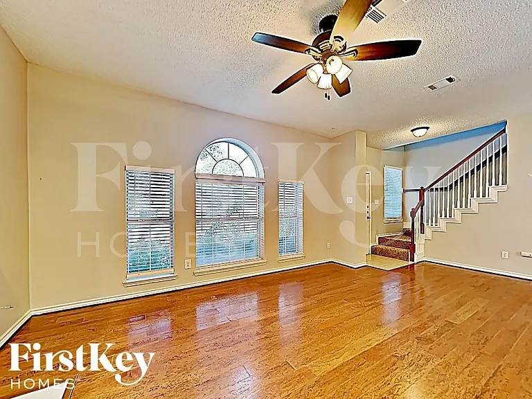 5611 Chimney Rock Dr — Photo 3