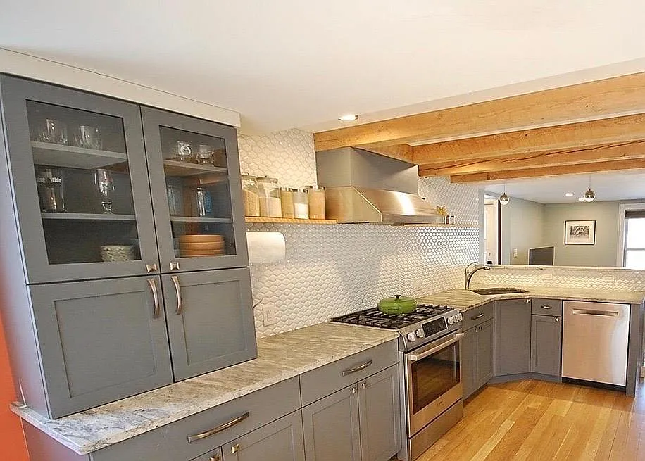 38 Fox St — Photo 3