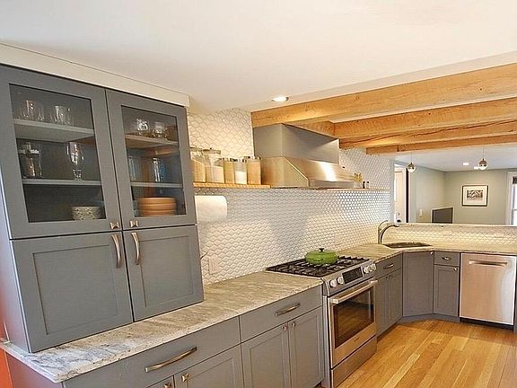 Kitchen, fully stocked with everything you need