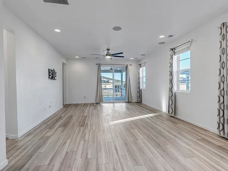 4007 Castle Vista Ln — Photo 21