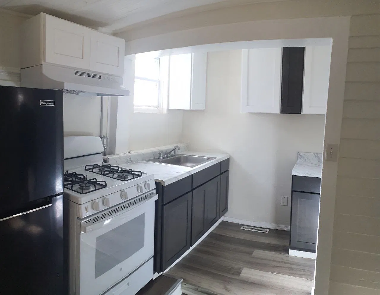 3 bed, 800 sqft, $1,550 — Photo 1