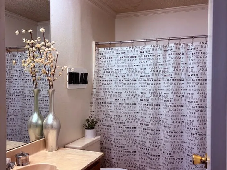 Quail Creek Apts. — Photo 10