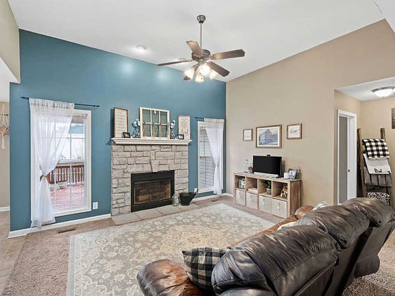 5th image of 3672 Aurora Dr