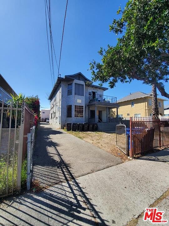 2nd image of 1327 Valencia St