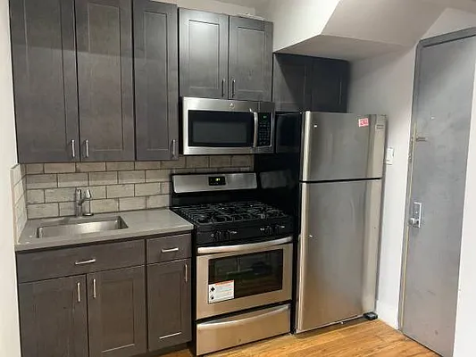 Rented by Premier Metro Realty Corp | media 3
