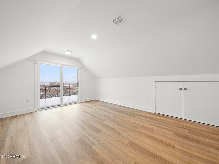 427 Hoyt St — Photo 38