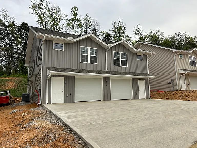 307 Keswick Dr — Photo 4