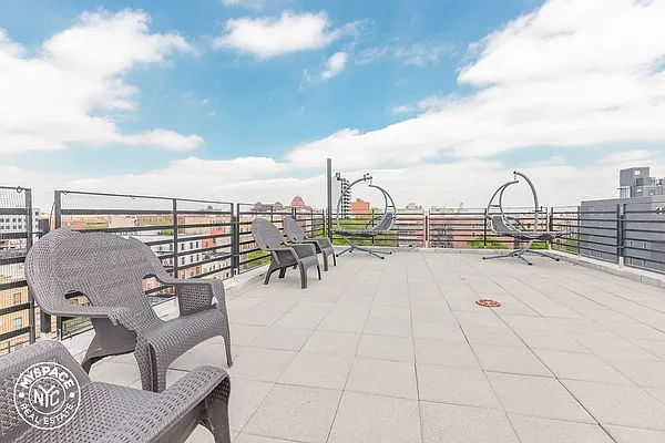 Rented by MySpaceNYC | media 82