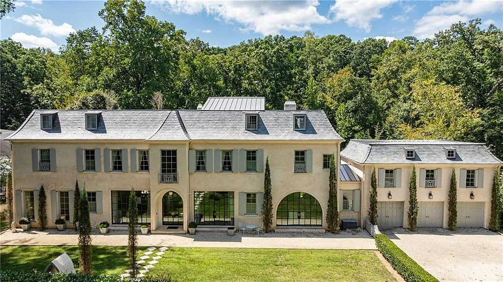 6 bed, 9.0 bath, 11000 sqft, $50,000 — Photo 1