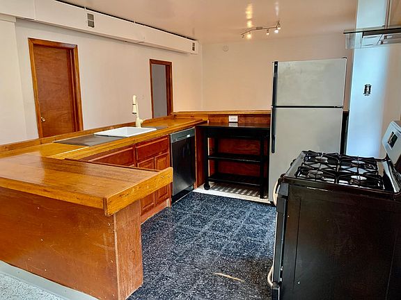3rd image of 609 S 16th St Floor 2