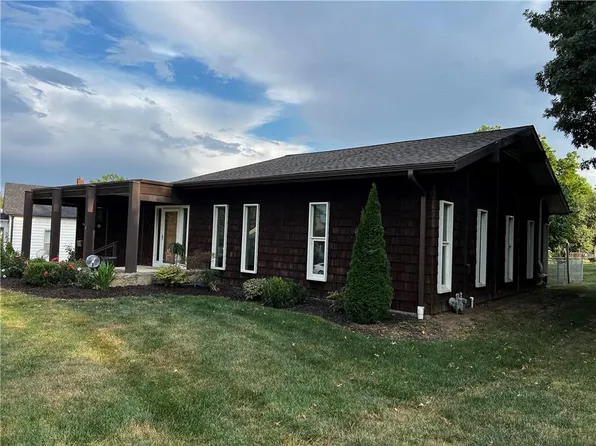 2111 South St, Lexington, MO 64067