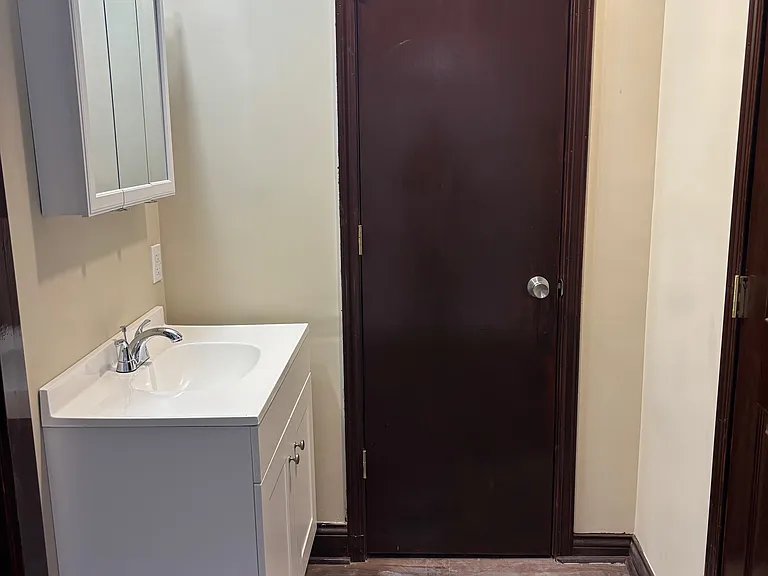 138 Broadway St #B — Photo 8
