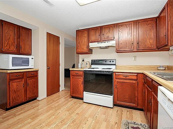 4th image of 6808 Honey Hurst Ln