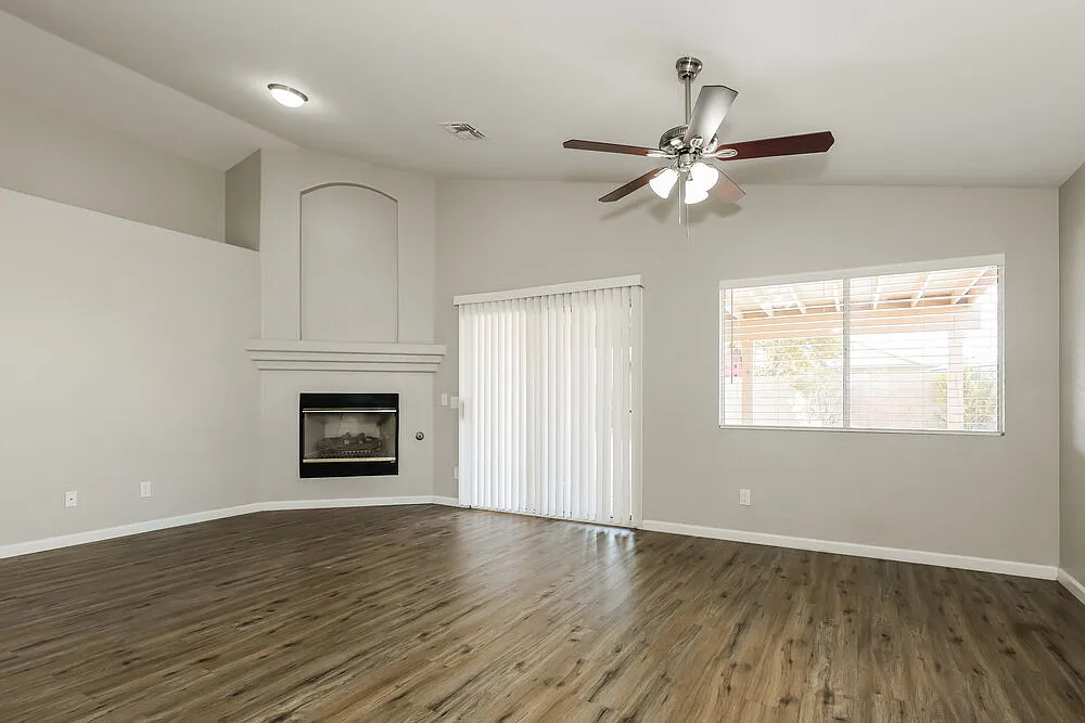 3 bed, 2.0 bath, 1266 sqft, $1,895 — Photo 3
