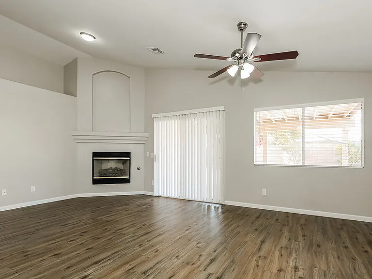 16104 W Jefferson St — Photo 3