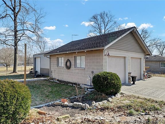 4th image of 212 Lake Road