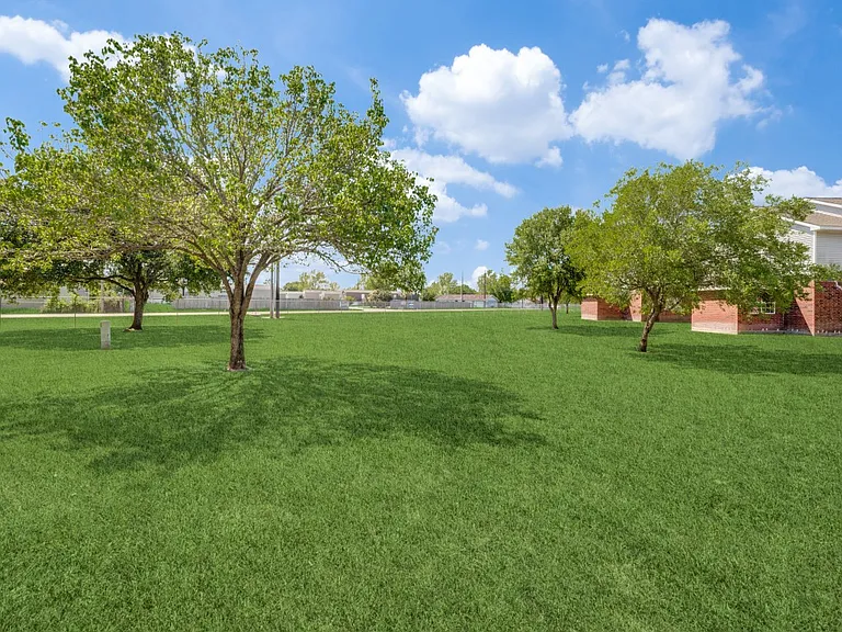 Green spaces at Mockingbird Lane Plaza Affordable Apartments in Victoria TX