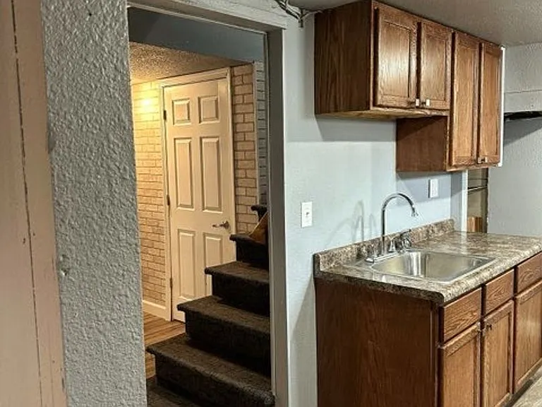 835 Fairfax St — Photo 2