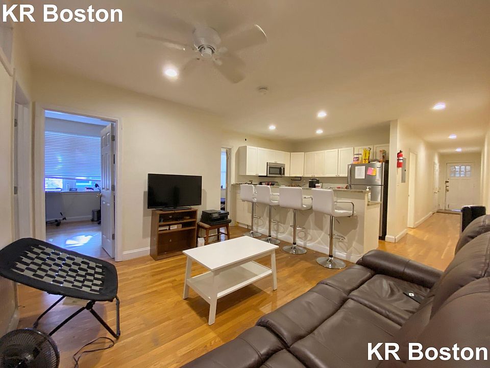 1st image of 168 Egmont St #4