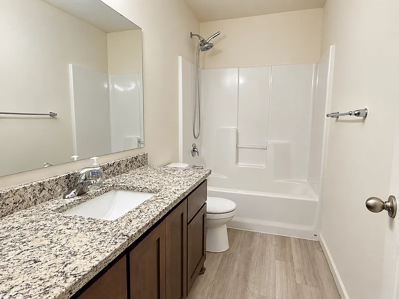 3 bed, 2.0 bath, 1880 sqft, $2,100 — Photo 4