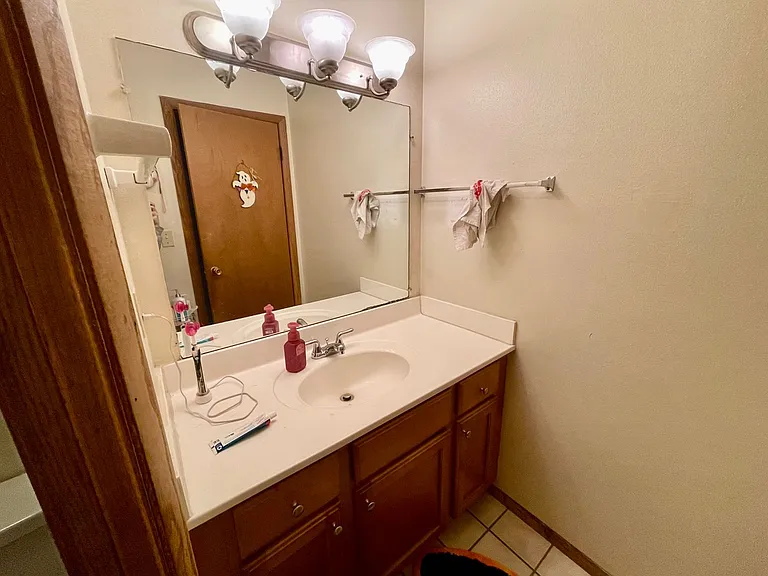 3445 N Oakland Ave — Photo 10