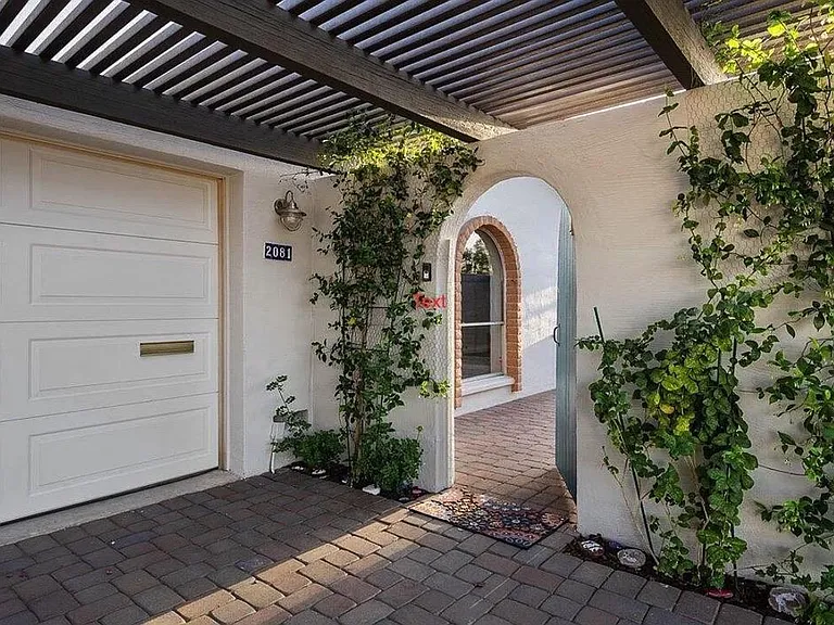2081 E Alameda Dr — Photo 12