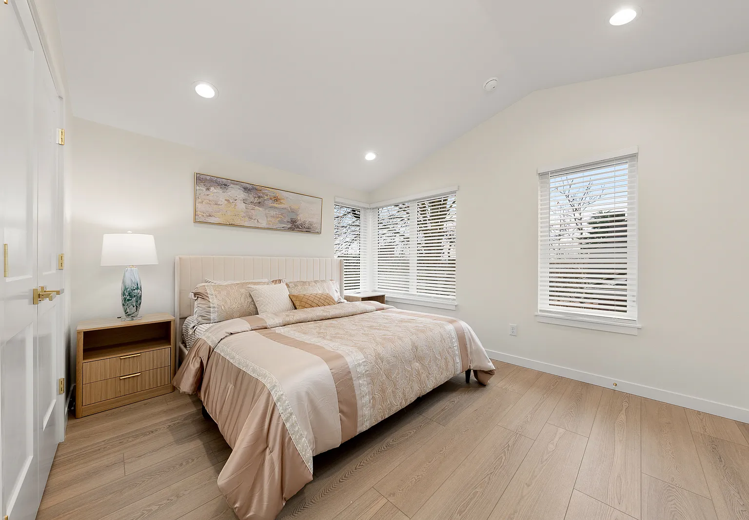 3 bed, 1250 sqft, $4,195 — Photo 4