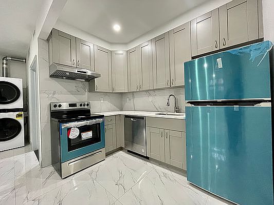 4th image of 1376 Dekalb Ave #1A