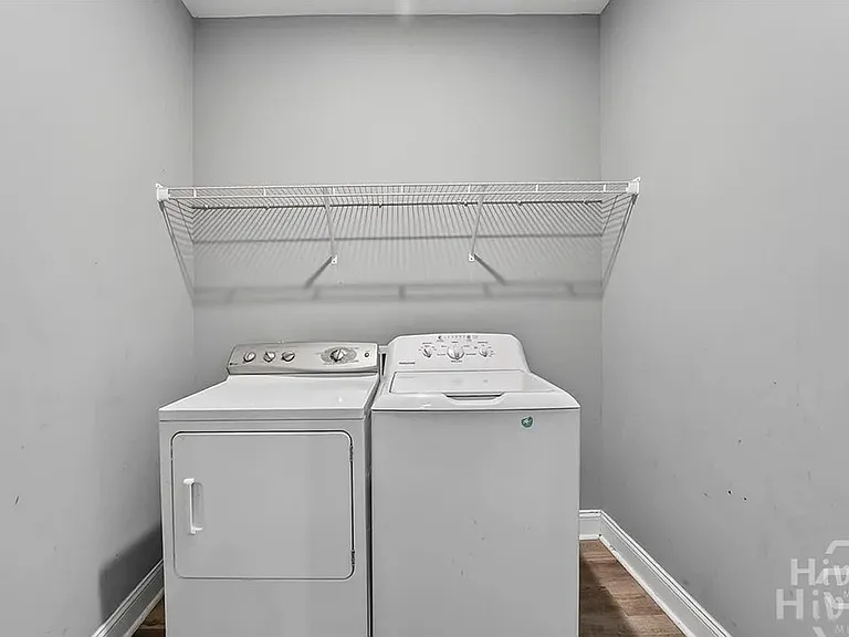 160 Huger St — Photo 16