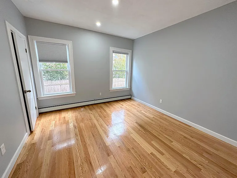 295 Windsor St — Photo 11