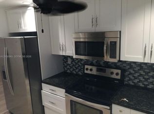 922 NE 199th St #4H, North Miami Beach, FL 33179