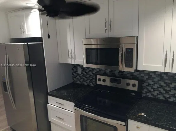922 NE 199th St #4H, North Miami Beach, FL 33179