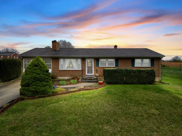 2629 Lindenwood Dr, Vinton, VA 24179