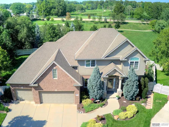 10125 Edna Cir, La Vista, NE 68128