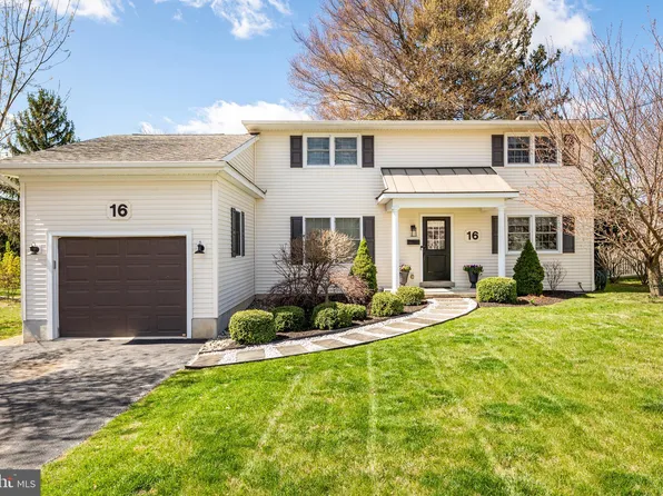 16 Crumley Ave, Malvern, PA 19355