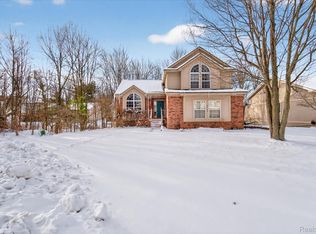 2700 Court Ln N, Howell, MI 48843