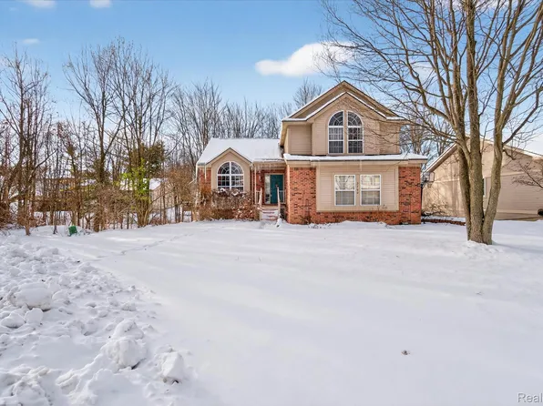 2700 Court Ln N, Howell, MI 48843