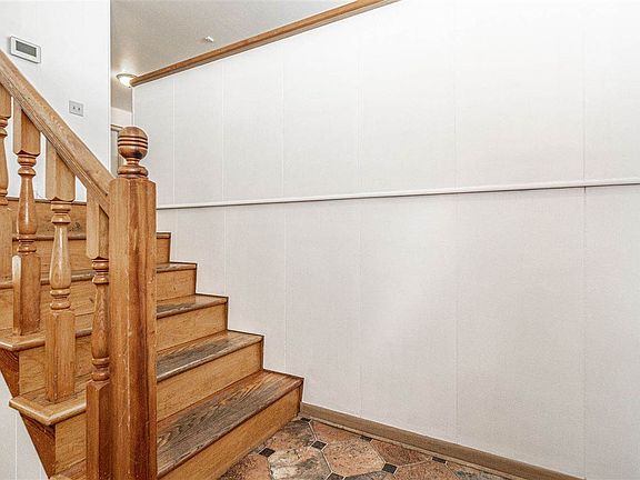 2nd image of 1204 Crest Hill Dr