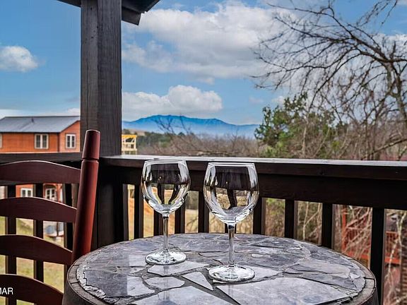 2nd image of 1540 Rainbow Ridge Way