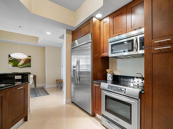 4th image of 701 S Olive Ave APT 2005
