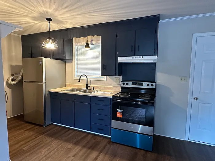 516 E Charles St #5 — Photo 4