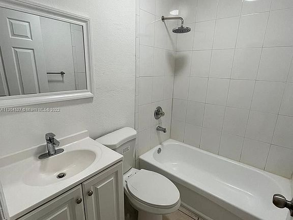 4th image of 121 NE 55th St APT 5