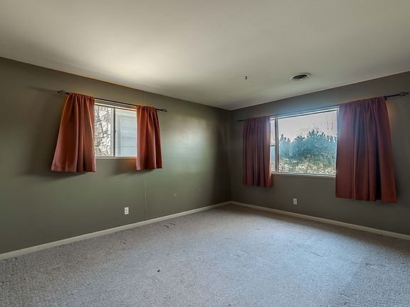 5th image of 701 Bluebonnet Dr