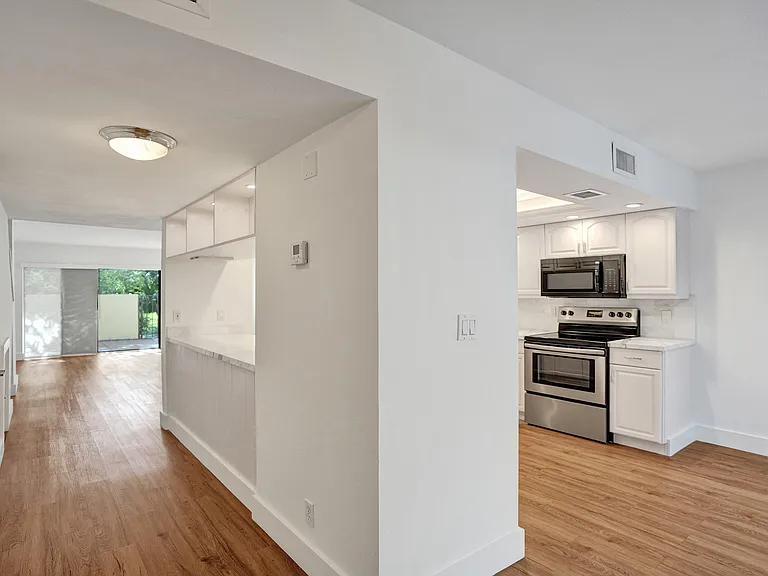 1330 NW 13th St #3 — Photo 10