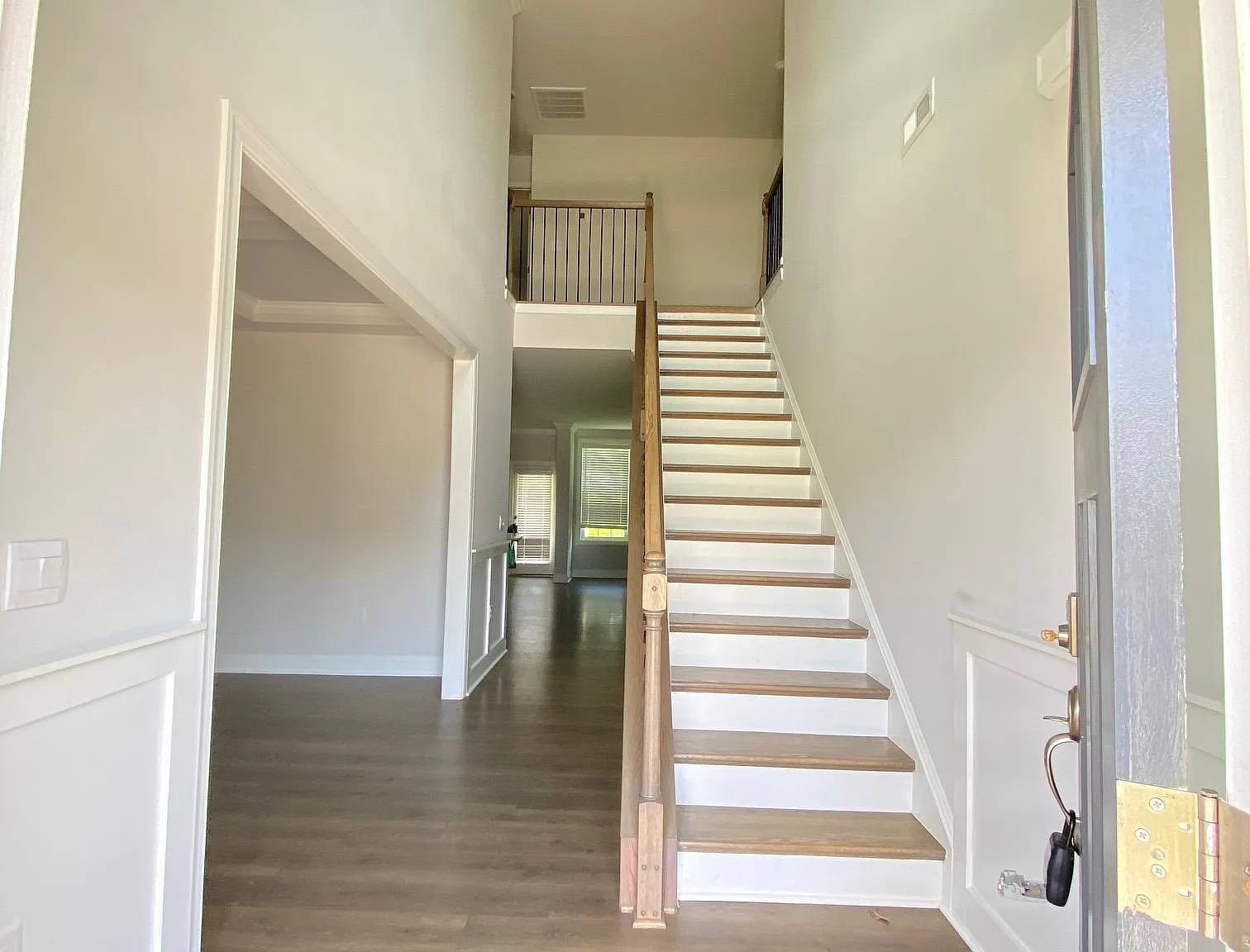 5 bed, 2558 sqft, $2,700 — Photo 3